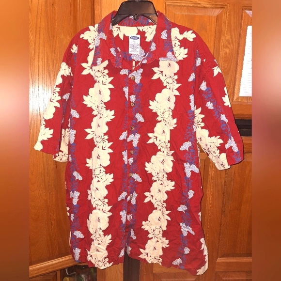 Old Navy Red and Cream Floral Tropical Short Sleeve Button Down Shirt In An XL. - Picture 1 of 6